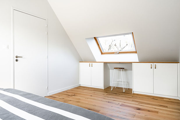 Placards sur mesure avec un espace bureau-renovation-maison-Saint-Avé
