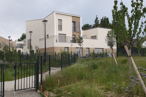 Vue sur du parc urbain sur un nouveau bâtiment type intermédiaire-construction-immeuble-Andrésy