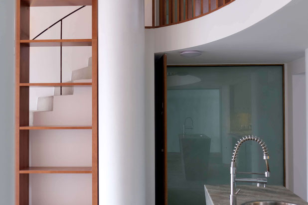 Vue depuis la cuisine sur la double hauteur, mezzanine-renovation-maison-Issy-les-Moulineaux