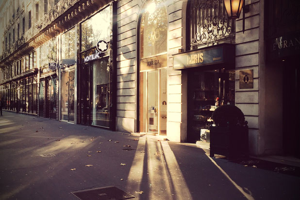 La boutique au sein de l'ensemble inscrit à l'inventaire du patrimoine des monuments historiques-construction-boutique_local-Paris
