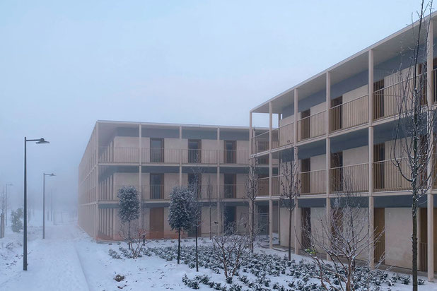Façades sud en pierre avec balcon-construction-logement-Versailles