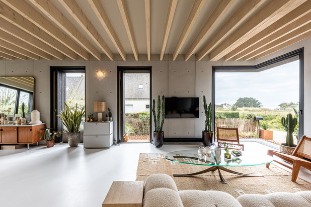 salon et baie d'angle-renovation-maison-Saint-Gildas-de-Rhuys