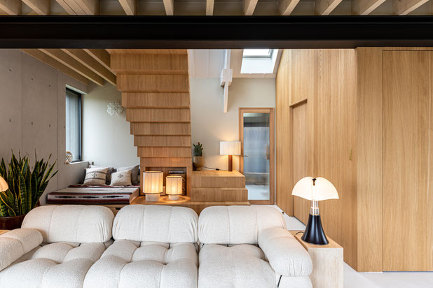salon et escalier-renovation-maison-Saint-Gildas-de-Rhuys