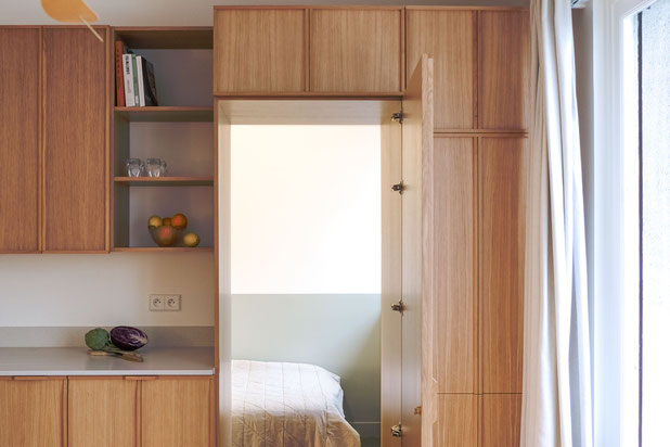 Passage vers la cabine depuis la cuisine-rehabilitation-appartement-Paris