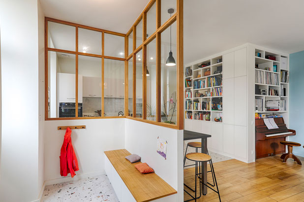 Entrée cloisonnée par une verrière-renovation-maison-Questembert