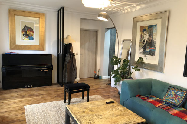 une séparation vitrée isole le piano-amenagement-logement-Saint-Mandé