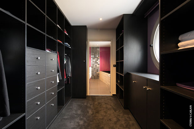 Dressing noir-agrandissement_extension-logement-Villedieu