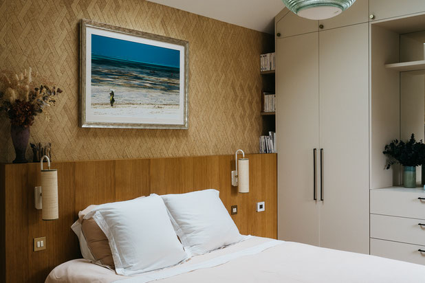 Vue de la chambre avec son puits de lumière au-dessus du lit-surelevation-maison-Saint-Maur-des-Fossés