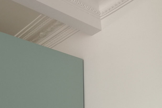 Détail moulures-renovation-logement-Paris