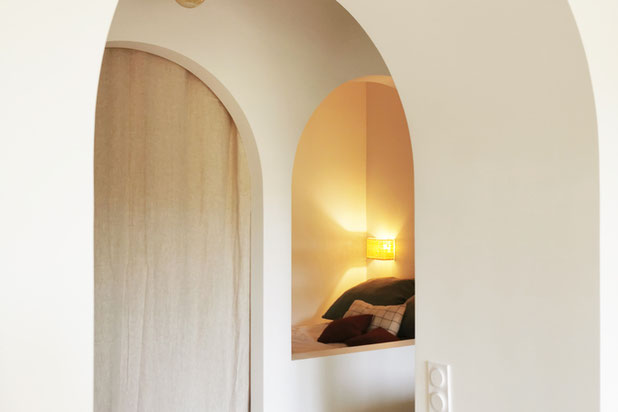 Vue depuis le salon vers la chambre-rehabilitation-logement-Vanves