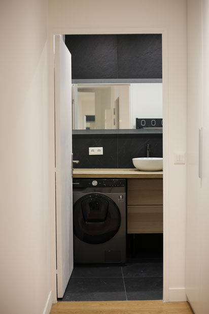Salle de bain avec menuiserie sur mesure-renovation-appartement-Marseille
