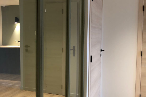 Verrière circulation vers salle de réunion et kitchenette-amenagement-bureaux-Sillery