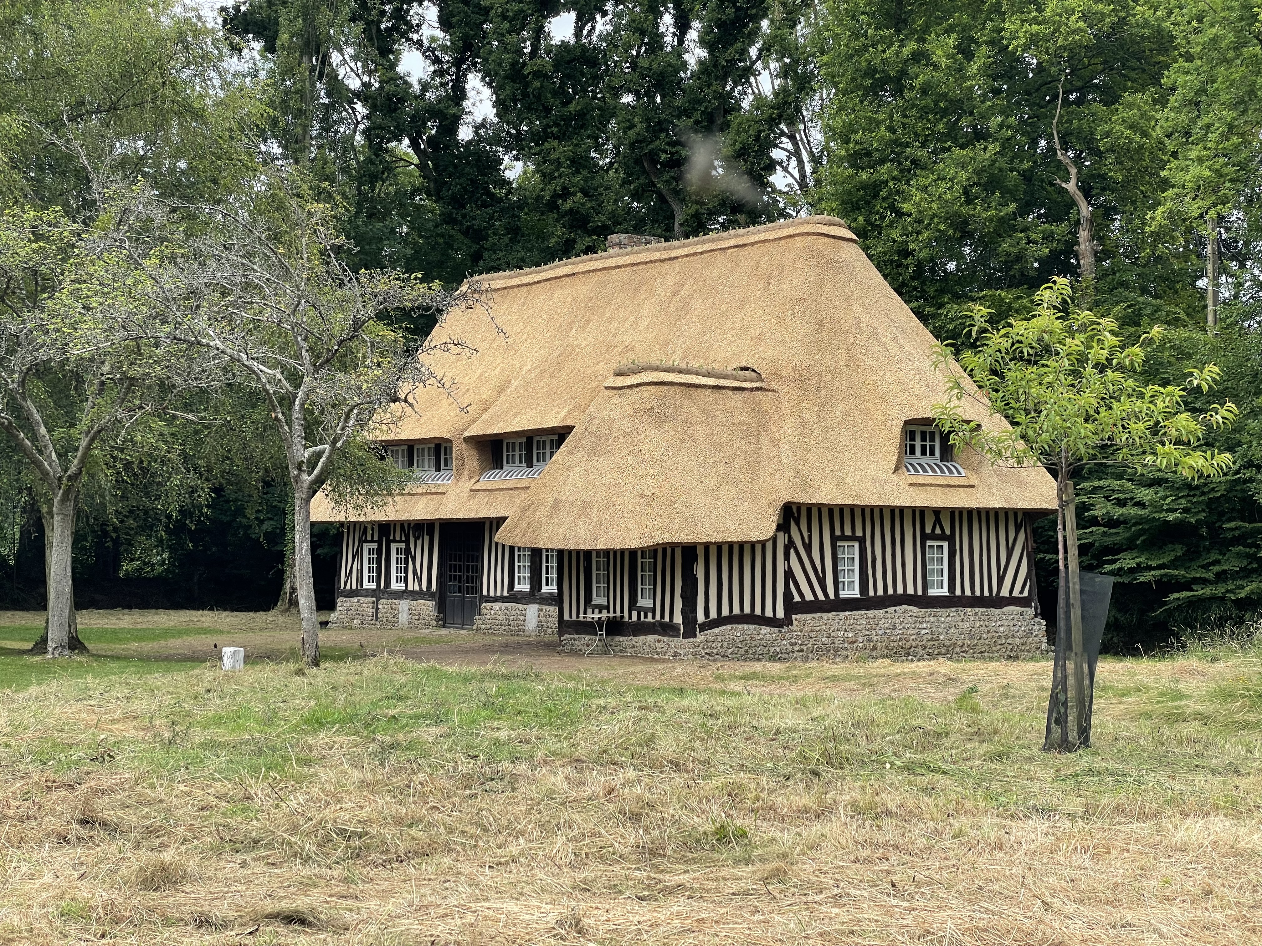 LE PRESSOIR - Réfection d'une toiture en chaume – rénovation de maison Eure LE PRESSOIR - Réfection d'une toiture en chaume – rénovation de maison Eure