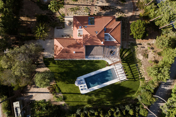 Vue aérienne-rehabilitation-maison-Aroeira
