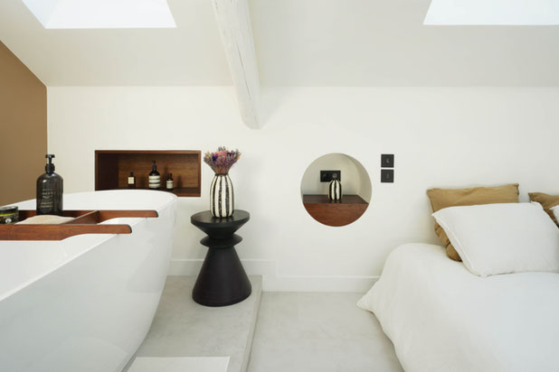 Une salle de bain ouverte sur la chambre-rehabilitation-appartement-Charenton-le-Pont