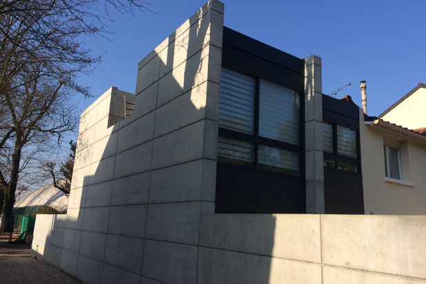 Le mur de façade en béton apparent-agrandissement_extension-maison-Le Perreux-sur-Marne