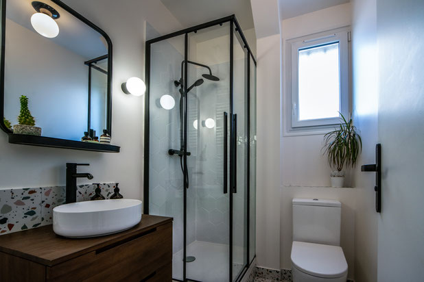 Salle de bain façon terrazzo.-renovation-logement-Saint-Mandé