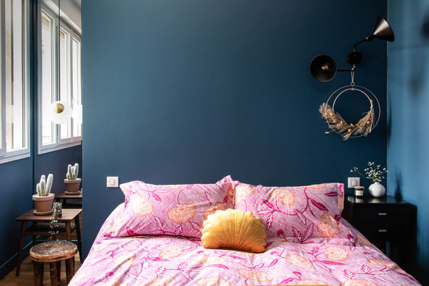 Une chambre bleu nuit.-renovation-logement-Saint-Mandé