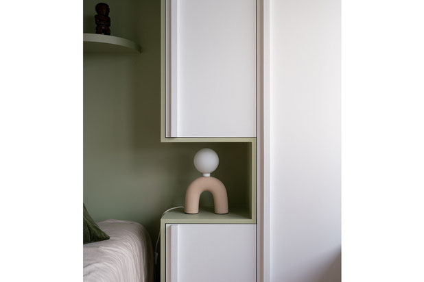 la tête de lit de la chambre-renovation-appartement-Colombes