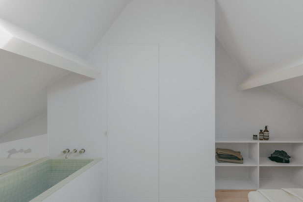 Baignoire ouverte sur la chambre et le rez de chaussée-renovation-appartement-Plérin