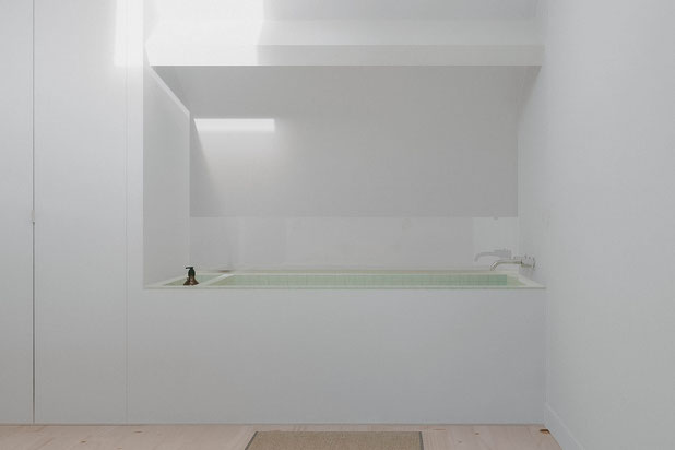 Baignoire ouverte sur la chambre et le rez de chaussée-renovation-appartement-Plérin