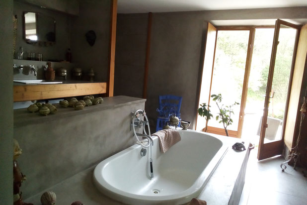 Baignoire ouverte sur le paysage-rehabilitation-maison-Pré-en-Pail-Saint-Samson