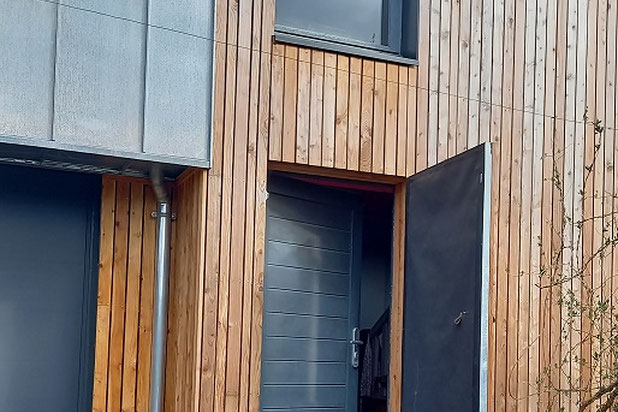 Porte d'entrée camouflée ouverte-agrandissement_extension-extension-Rennes