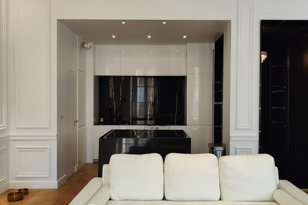 Vue sur la cuisine depuis le salon-rehabilitation-appartement-Bordeaux