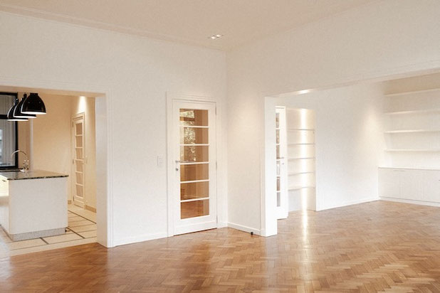 Vue du salon vers cuisine et salle-à-manger-renovation-appartement-Bruxelles