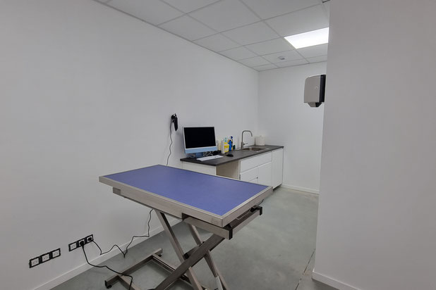 Salle de consultation / bloc opératoire-amenagement-boutique_local-Taverny