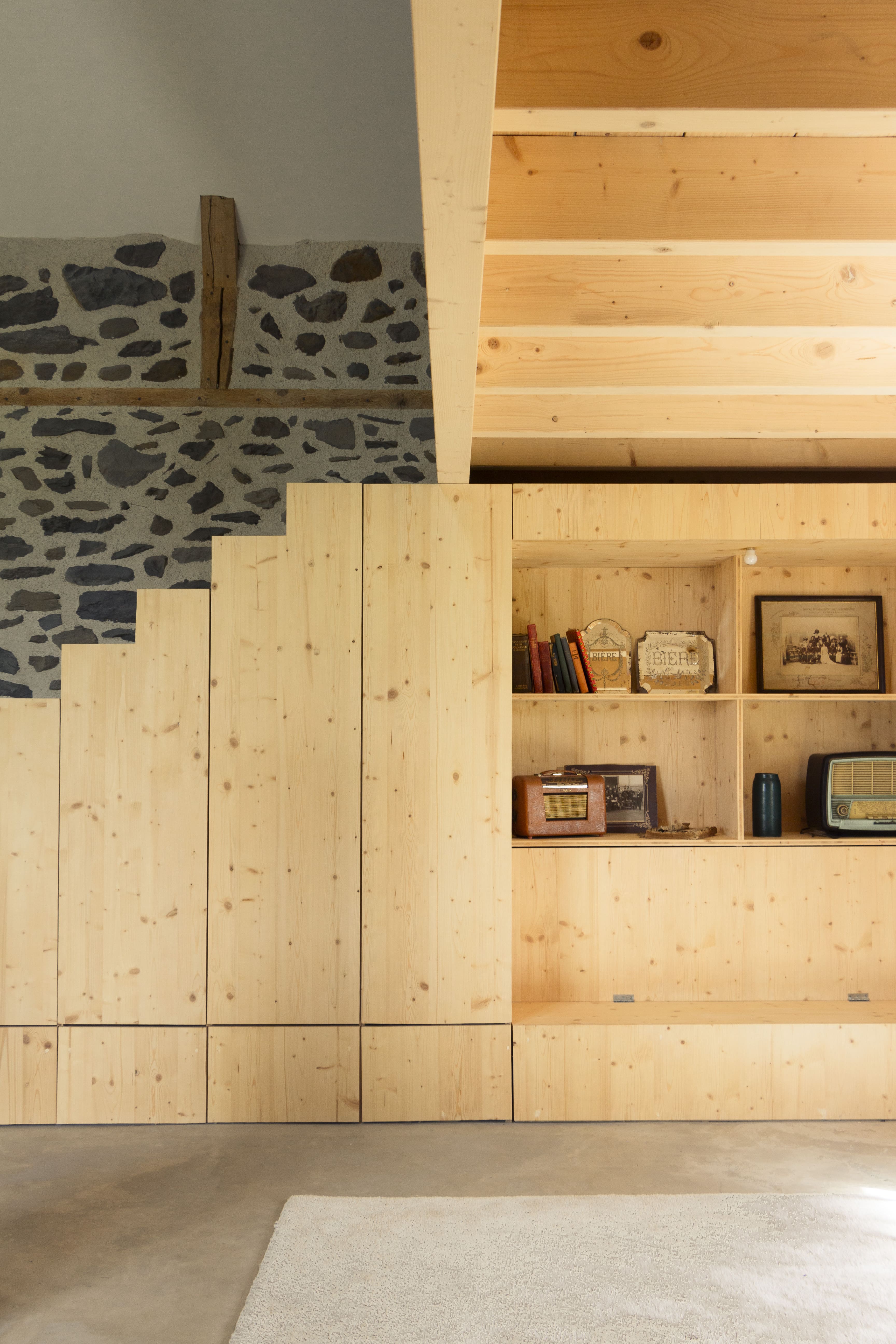 GRANGE - RENOVATION ET AMENAGEMENT - SALERS, CANTAL – rénovation de maison Cantal