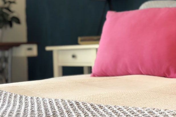 Chambre d'amis au rez-de-chaussée-renovation-maison-Montrond-les-Bains