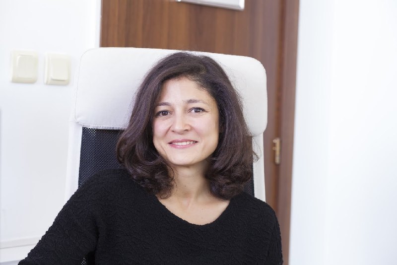 Maître Zineb Naciri-bennani, avocat à Paris