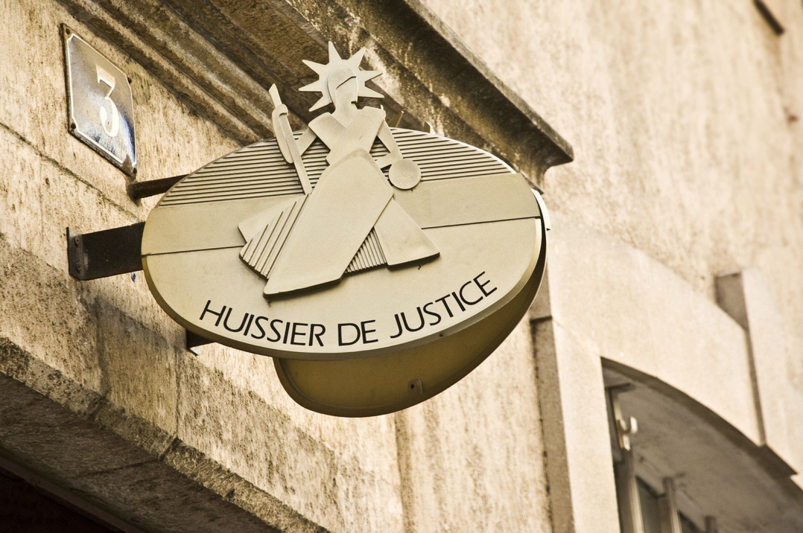 Huissier de justice et auto-entreprise