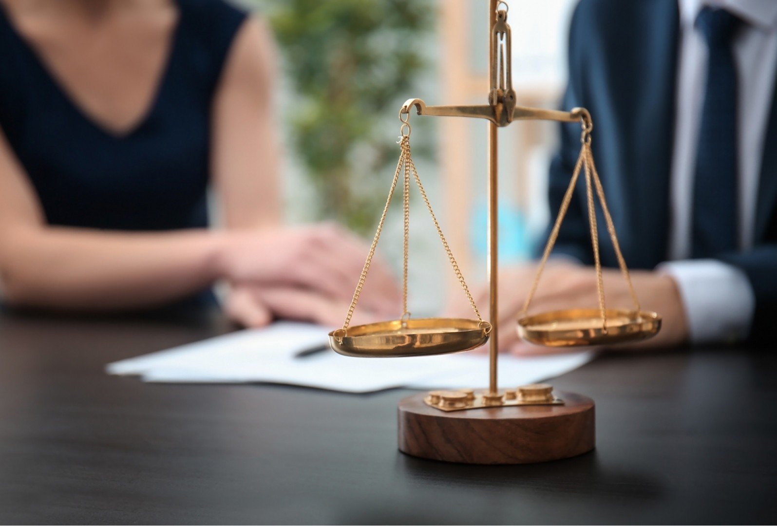 Devenir avocat auto-entrepreneur : spécificités réglementaires et compatibilité