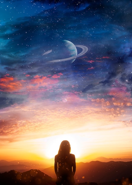 La expansión del cosmos: evolución, ondas gravitacionales, supernovas y luz