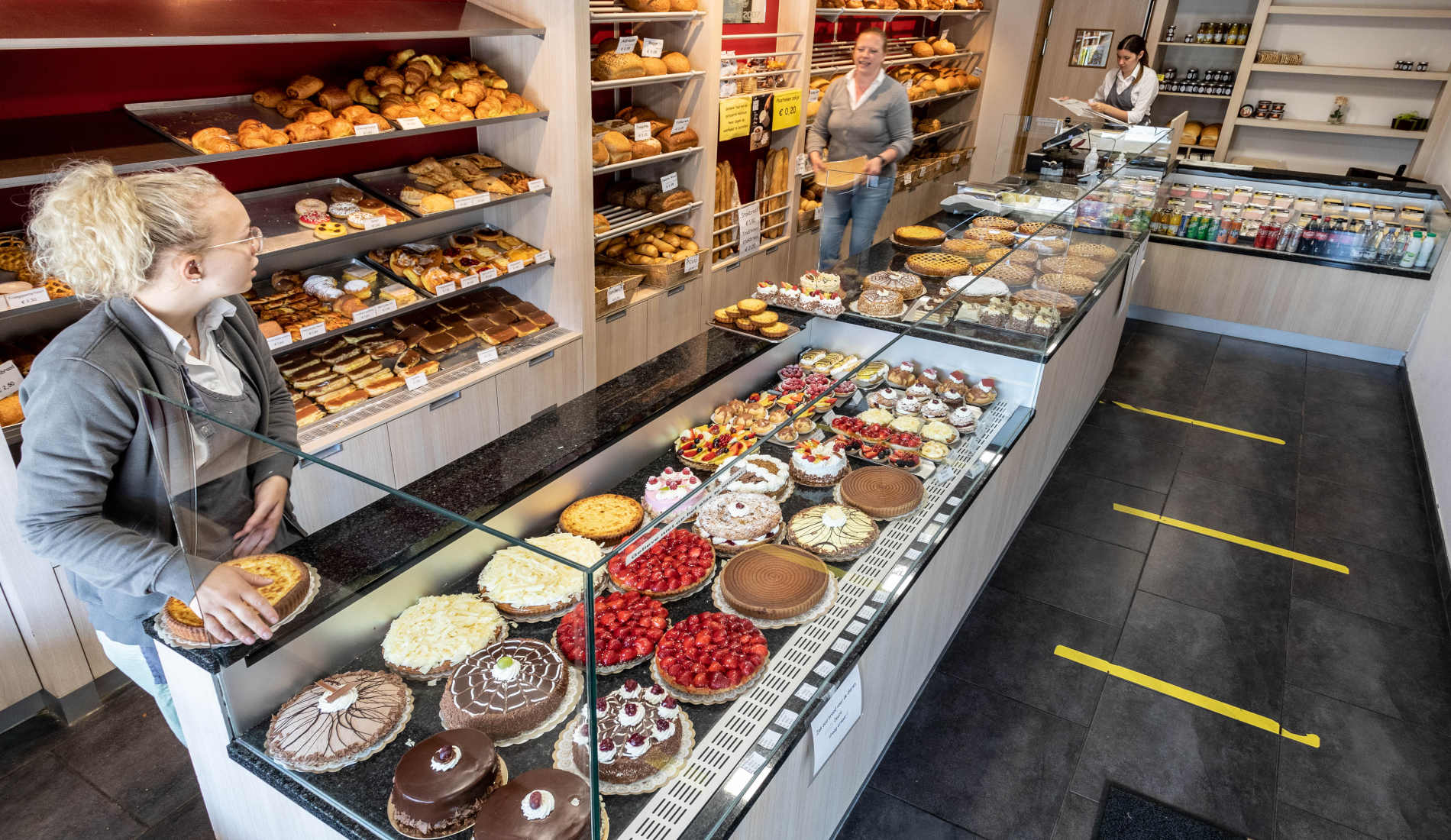 't BAKKERSHUYS - Mario's brood- en banketbakkerij - 1197