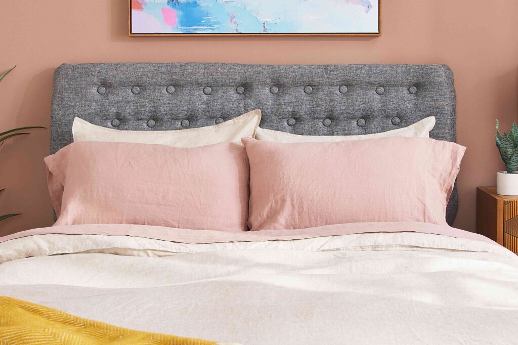 Comment faire une tête de lit capitonnée DIY qui ait l'air d'avoir été