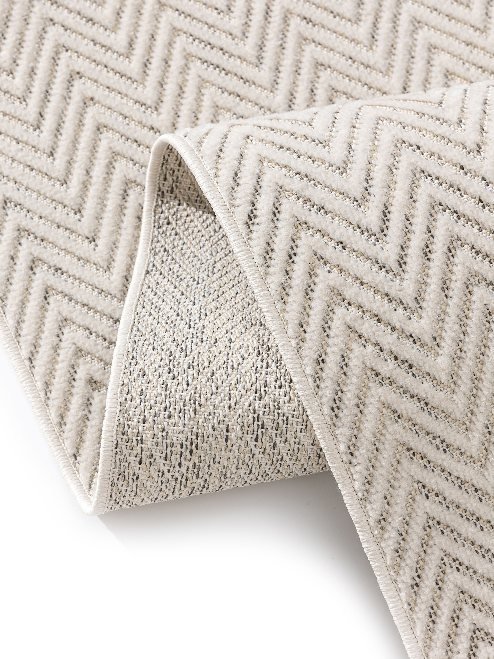 Rug made of 100% Polypropylen in White with a 100% Polypropylen high pile by benuta Basic