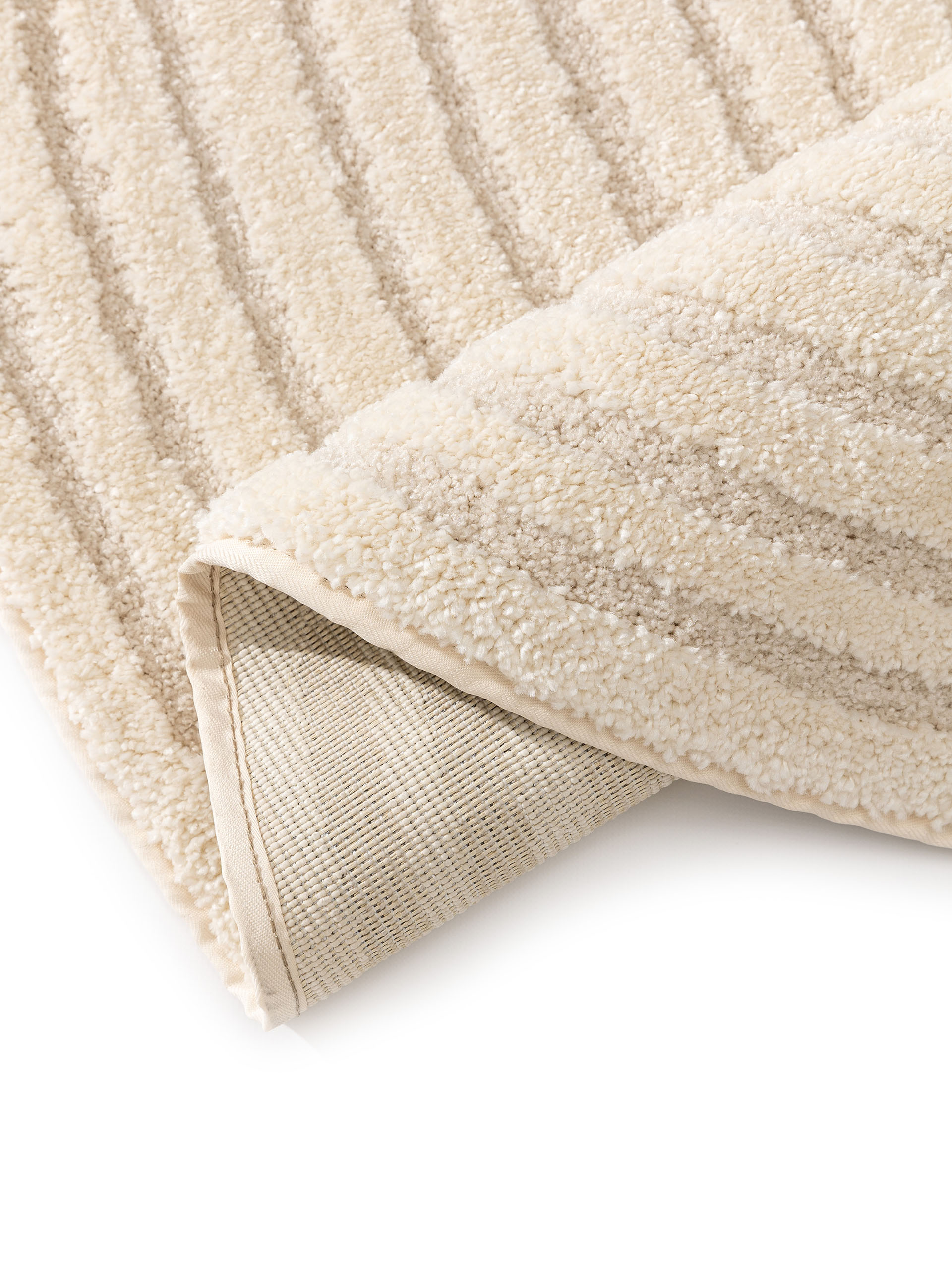 Teppich aus 60% Polypropylen, 40% Polyester in Beige mit 60% Polypropylen, 40% Polyester hohem Flor von benuta Nest