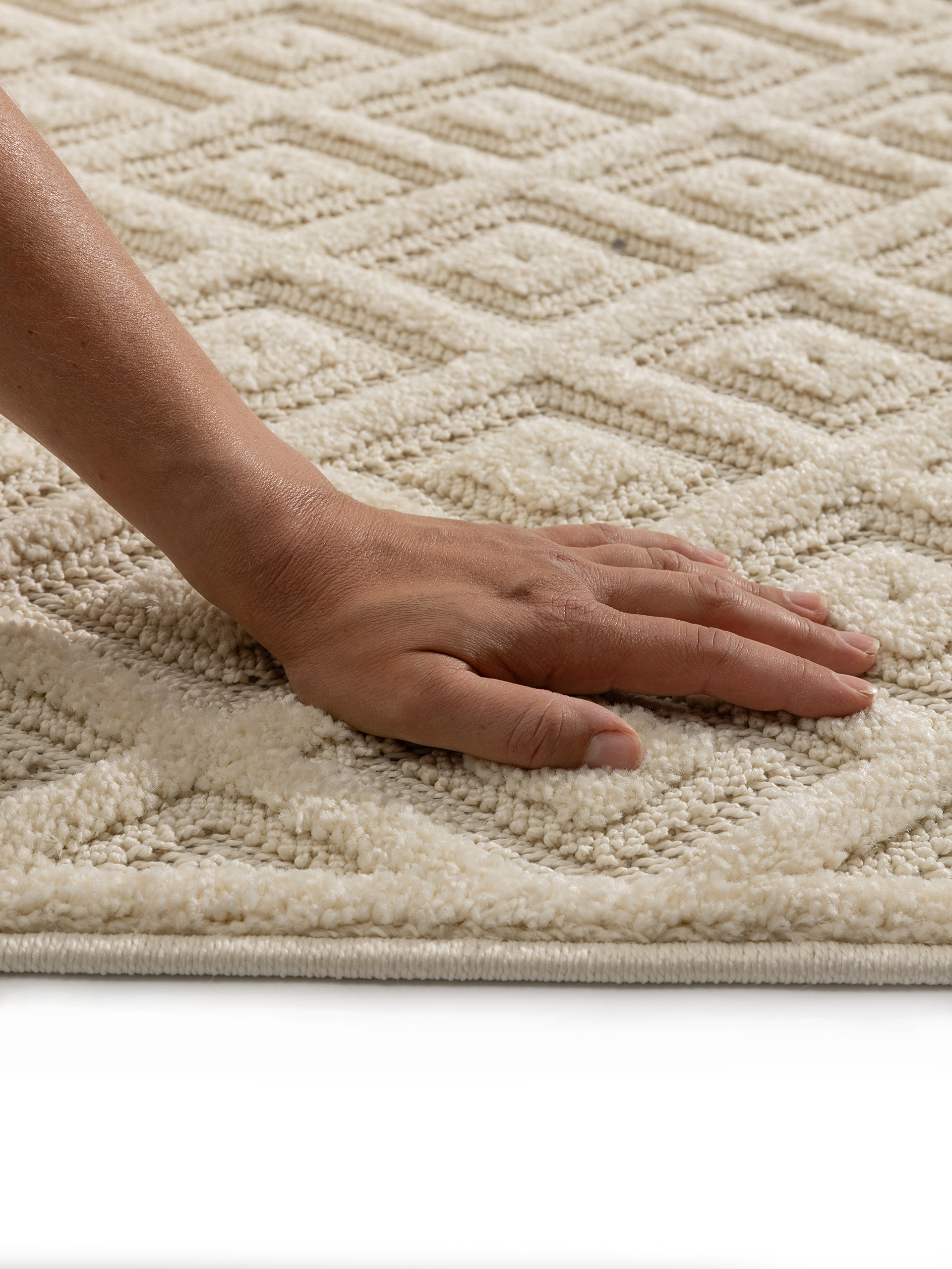 Rug made of 100% Polypropylen in White with a 100% Polypropylen high pile by benuta Basic