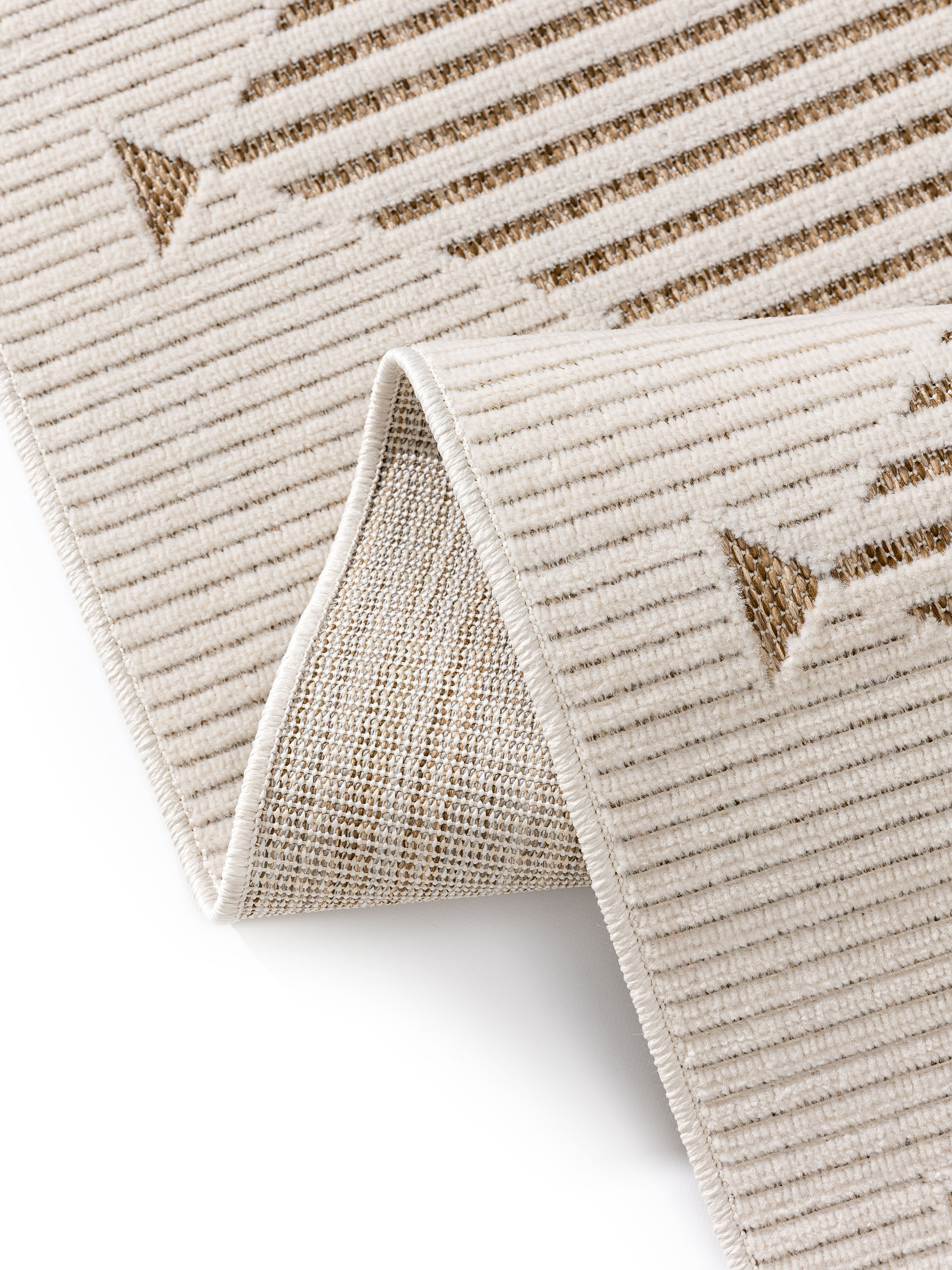 Rug made of 100% Polypropylen in White with a 100% Polypropylen high pile by benuta Basic