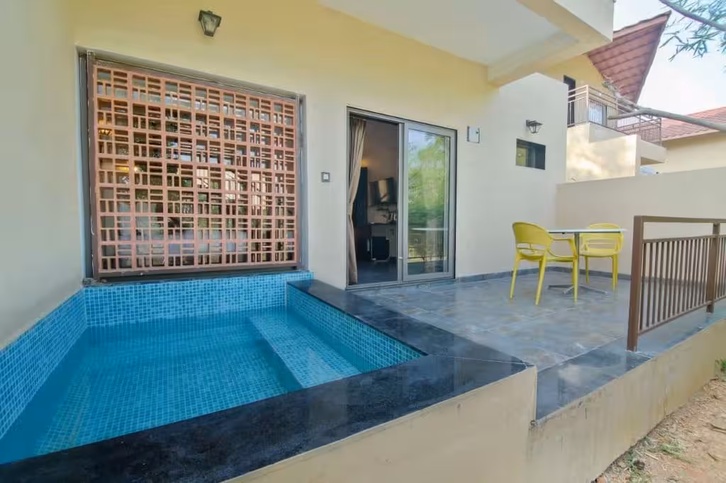 The Soul Tree Deluxe Outside Swimming Pool