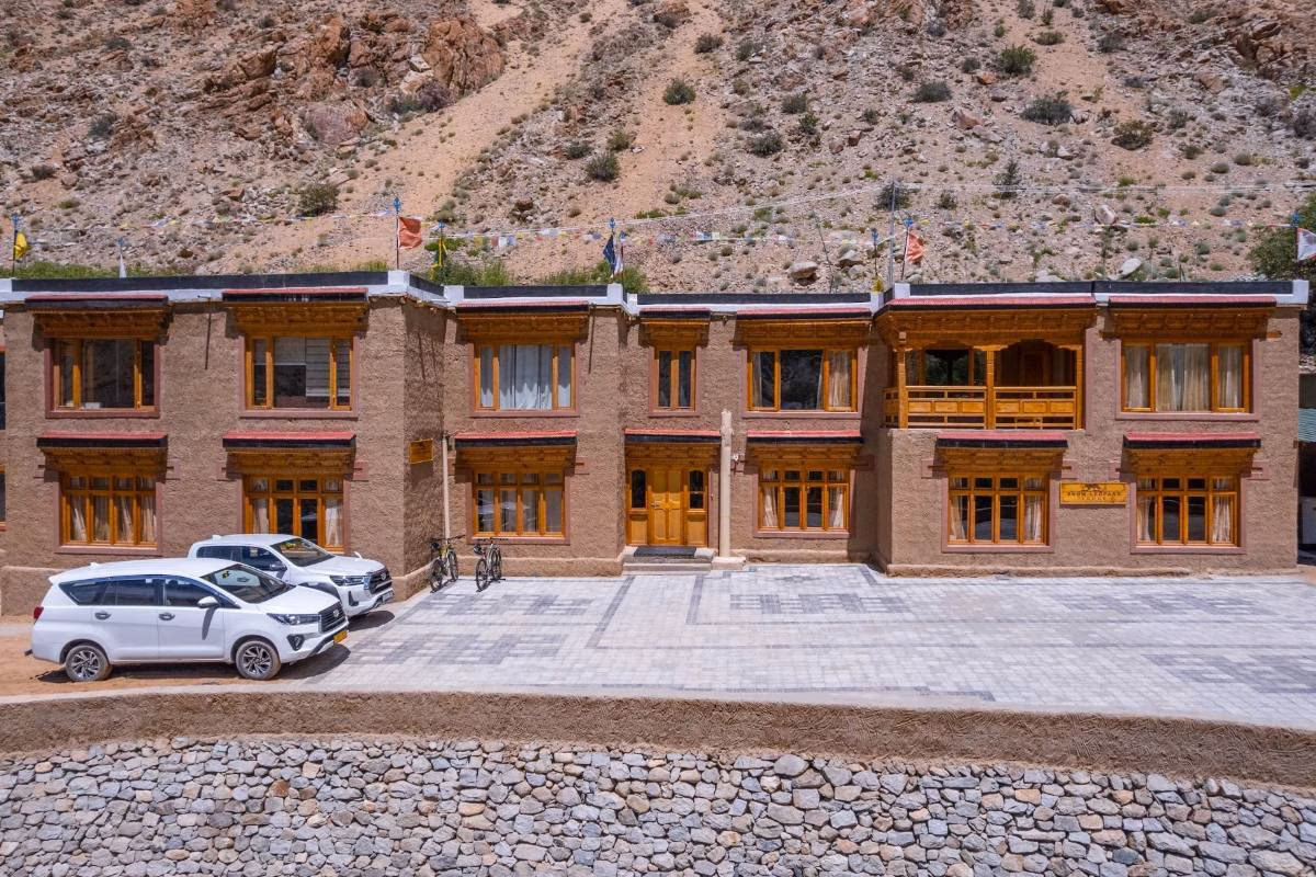 Snow Leopard Lodge Front View