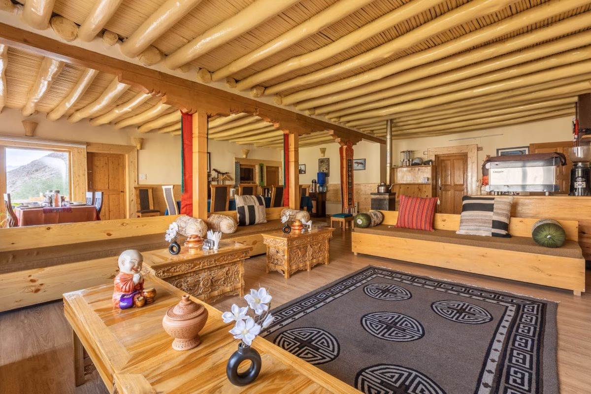 Snow Leopard Lodge Lounge Area