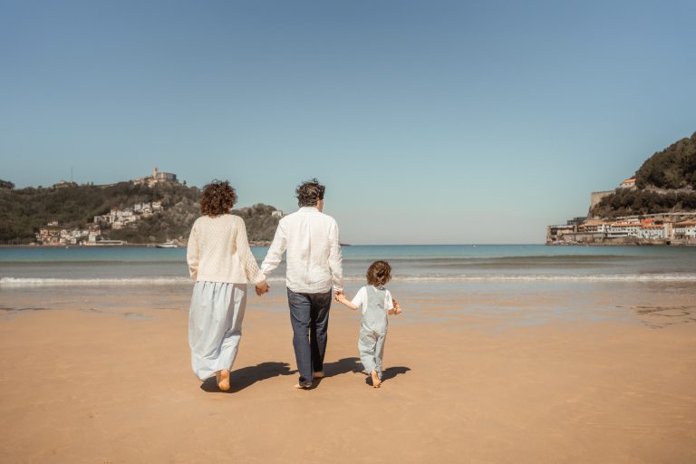 Fotografía de familia en la playa