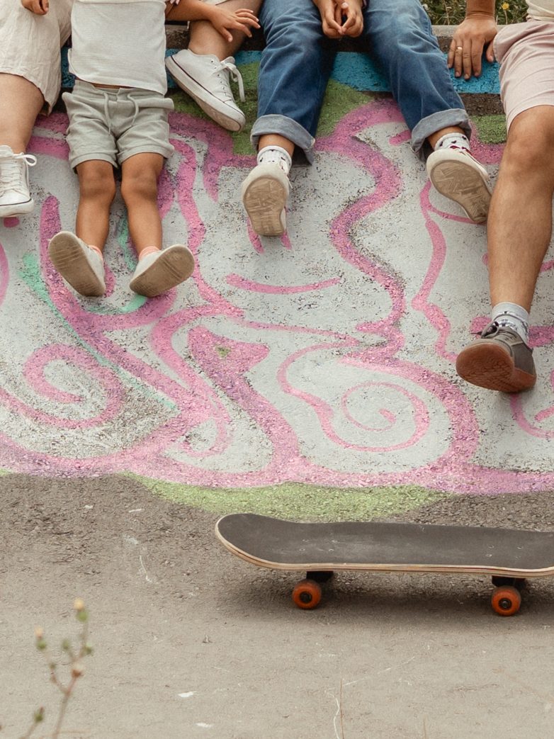 Fotos de familia divertida en un Skate Park