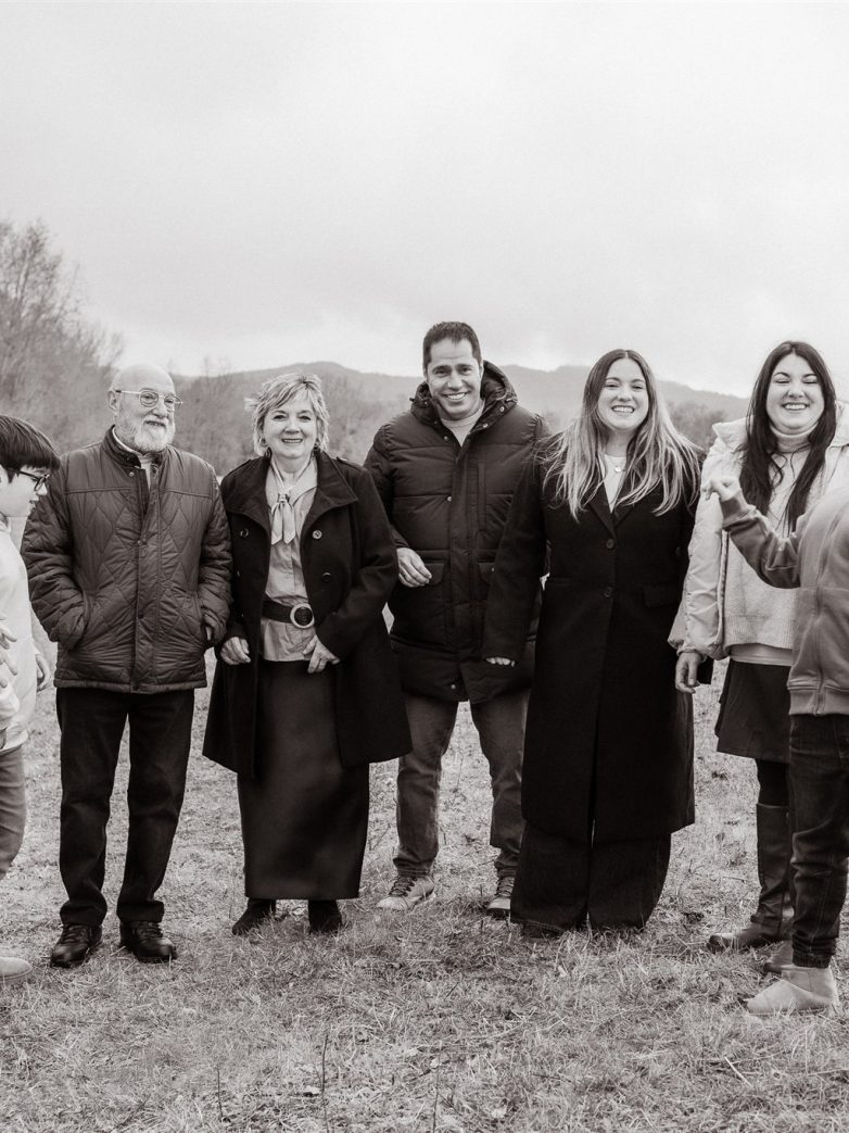 Cuando toda la familia se reúne: sesión fotográfica multigeneracional