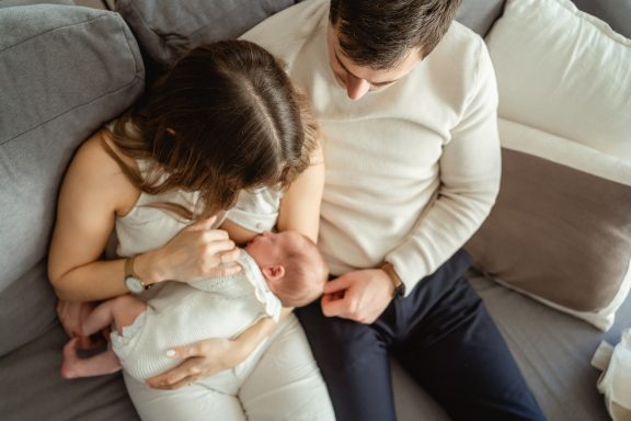 Una sesión de fotos de Recién Nacido en casa en Vitoria-Gasteiz: hogar y conexión