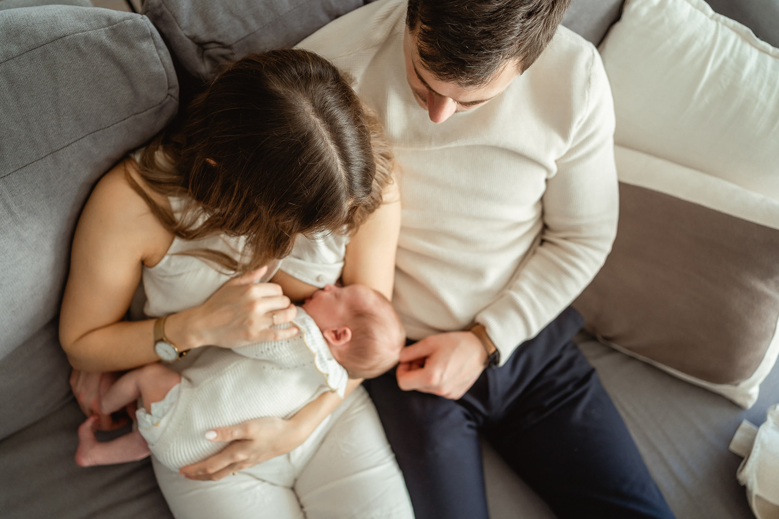 Una sesión de fotos de Recién Nacido en casa en Vitoria-Gasteiz: hogar y conexión